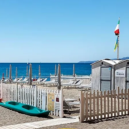 4 Mehari Hotel Finale Ligure