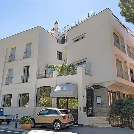 4 Mehari Hotel Finale Ligure